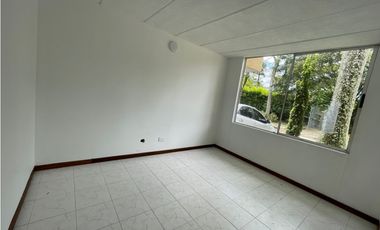 Renta de casa en la Estrella sector Suramerica
