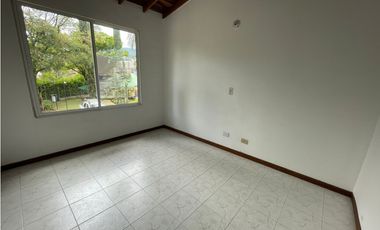 Renta de casa en la Estrella sector Suramerica