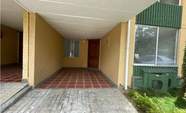 Renta de casa en la Estrella sector Suramerica