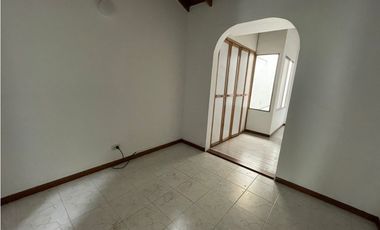Renta de casa en la Estrella sector Suramerica