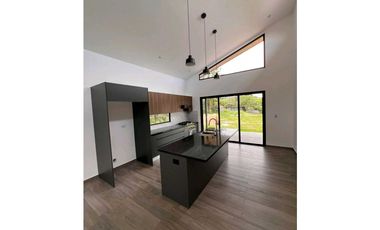 VENTA DE CASA EN ALTO BOQUETE  CUENTA CON 600METROS