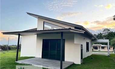 VENTA DE CASA EN ALTO BOQUETE  CUENTA CON 600METROS