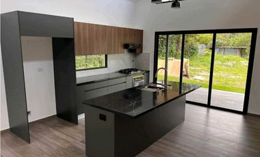 VENTA DE CASA EN ALTO BOQUETE  CUENTA CON 600METROS