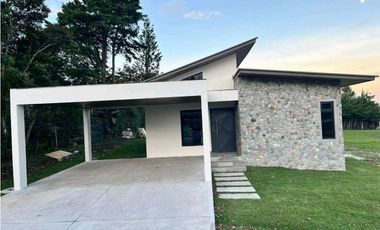 VENTA DE CASA EN ALTO BOQUETE  CUENTA CON 600METROS