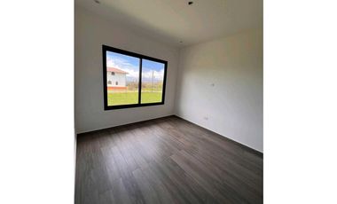 VENTA DE CASA EN ALTO BOQUETE  CUENTA CON 600METROS