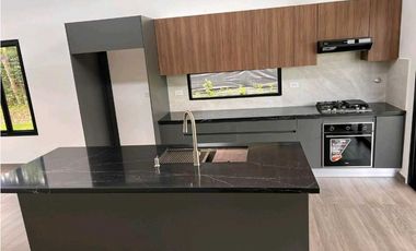 VENTA DE CASA EN ALTO BOQUETE  CUENTA CON 600METROS