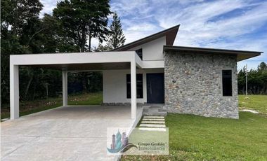 VENTA DE CASA EN ALTO BOQUETE  CUENTA CON 600METROS