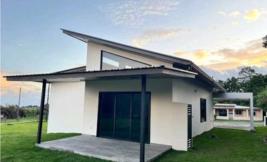 VENTA DE CASA EN ALTO BOQUETE  CUENTA CON 600METROS