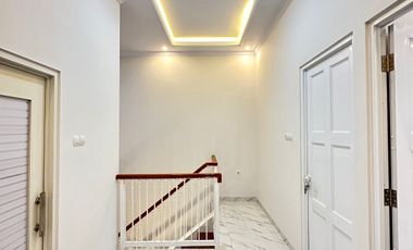 Rumah 1 M an dalam Cluster Exclusive dekat Akses Tol