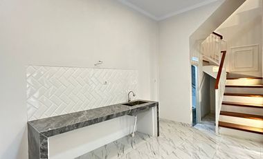 Rumah 1 M an dalam Cluster Exclusive dekat Akses Tol