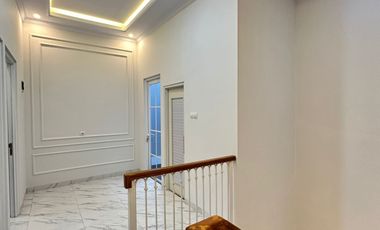 Rumah 1 M an dalam Cluster Exclusive dekat Akses Tol