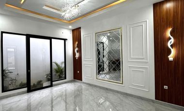 Rumah Modern dengan Rooftop dan Taman dalam Cluster akses utama