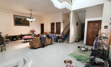 Rumah Klasik sangat Strategis Dekat Mangkunegaraan Banjarsari Solo