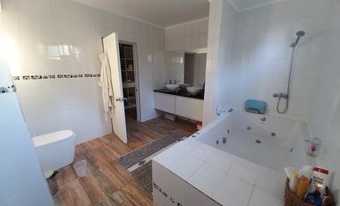 CASA EN PARCELA AMPLITUD, DISEÑO Y ENTORNO NATURAL