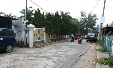 Rumah Kolam Renang dekat Sekolah Kusuma Bangsa