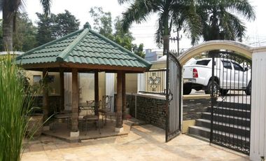 Rumah Kolam Renang dekat Sekolah Kusuma Bangsa