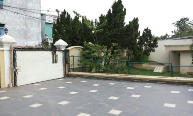 Rumah Kolam Renang dekat Sekolah Kusuma Bangsa