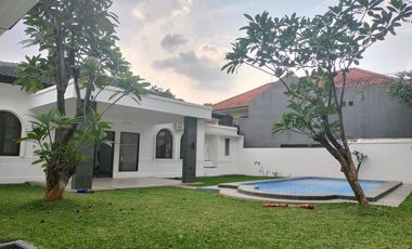 Disewakan rumah 4 kamar Kemang Jakarta Selatan