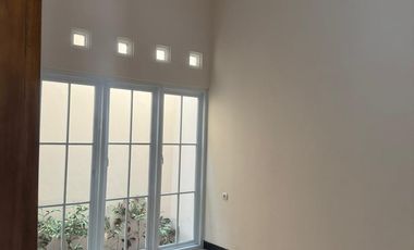 Dijual Rumah Istimewa Gaya Klasik Dekat Pasar Ngipik Banguntapan