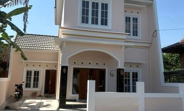 Dijual Rumah Istimewa Gaya Klasik Dekat Pasar Ngipik Banguntapan