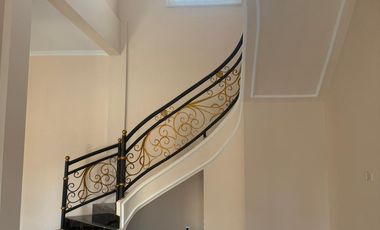 Dijual Rumah Istimewa Gaya Klasik Dekat Pasar Ngipik Banguntapan