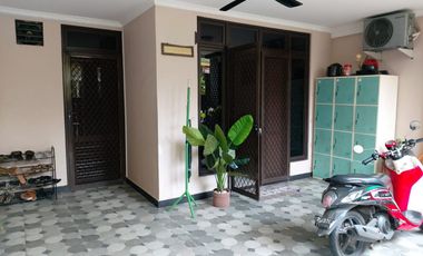 MURAH !! 3 Lantai Rumah Cantik Kemang Pratama Bekasi