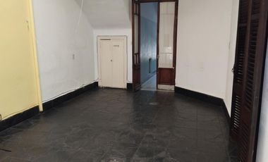 Oficina en un PH en Planta Baja con entrada indep. 3 amb Patio Cub sin exp