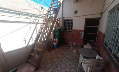 Venta Casa al frente 2 dormitorios patio y terraza