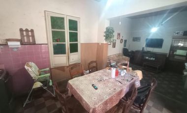 Venta Casa al frente 2 dormitorios patio y terraza