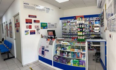 SE VENDE CASA CON LOCALES COMERCIALES