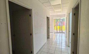 SE VENDE CASA CON LOCALES COMERCIALES