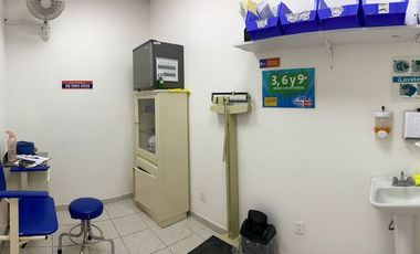 SE VENDE CASA CON LOCALES COMERCIALES