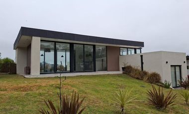 Casa en venta - 4 Dormitorios 4 Baños - Mar del Plata