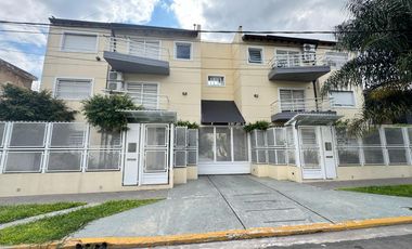 Departamento dos ambientes con cochera en venta
