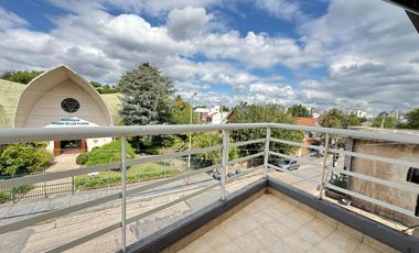 Departamento dos ambientes con cochera en venta