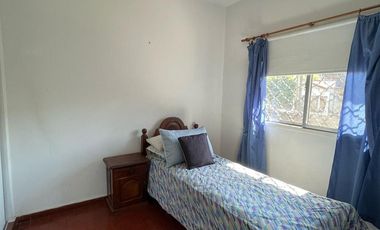 Casa en venta con 3 viviendas, cochera para 4 autos, jardín y quincho con parrilla - Wilde