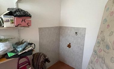 Casa en venta con 3 viviendas, cochera para 4 autos, jardín y quincho con parrilla - Wilde