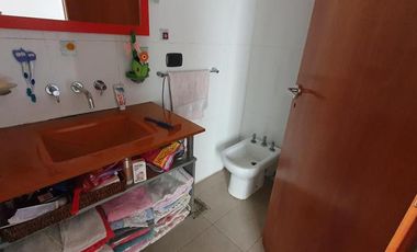 Excelente casa con amplias comodidades
