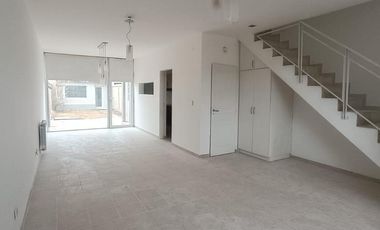 Hermoso Duplex 3 dormitorios en Rincon de Emilio.