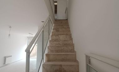Hermoso Duplex 3 dormitorios en Rincon de Emilio.