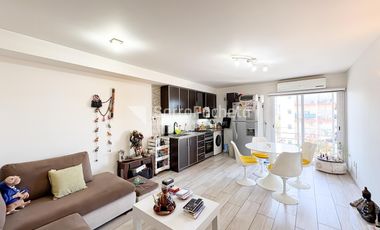 Venta departamento 3 ambientes con balcón, parrilla y cochera en Haedo.