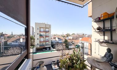 Venta departamento 3 ambientes con balcón, parrilla y cochera en Haedo.