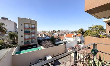 Venta departamento 3 ambientes con balcón, parrilla y cochera en Haedo.