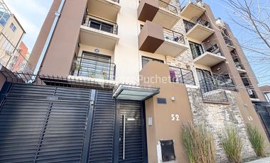 Venta departamento 3 ambientes con balcón, parrilla y cochera en Haedo.