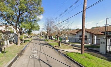 Casa en venta - 2 Dormitorios 1 Baño - Cochera - 390Mts2 - Los Polvorines