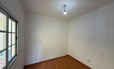 Departamento tres ambientes en alquiler en Villa Dominico