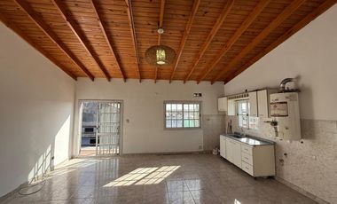 Departamento tres ambientes en alquiler en Villa Dominico