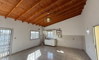 Departamento tres ambientes en alquiler en Villa Dominico
