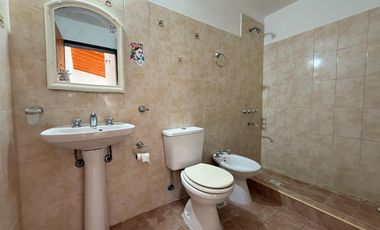 Departamento tres ambientes en alquiler en Villa Dominico