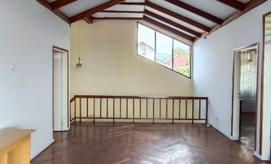 Di sewakan, bisa blanan cocok  kantor dan guest house, parkir 8 mobil